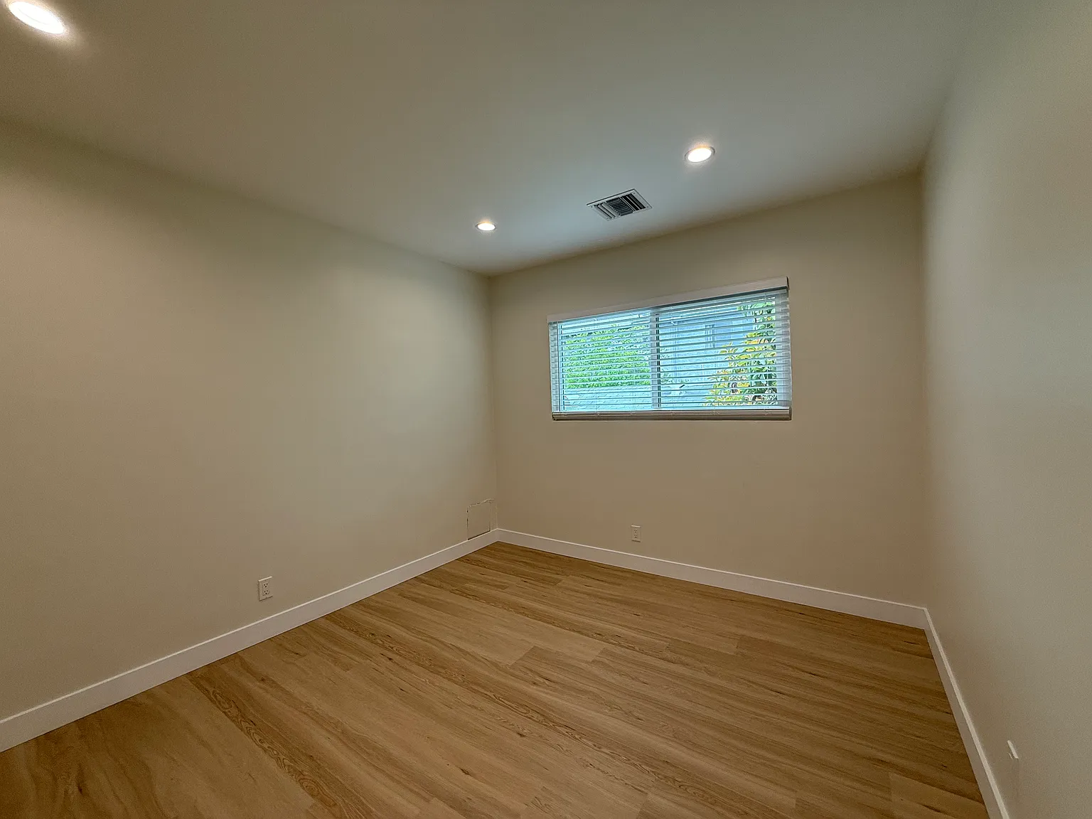 2 bed, 800 sqft, $2,490 — Photo 4