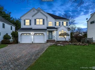 542 Alosio Dr, River Vale, NJ 07675