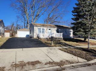 110 Cedar Cir, Streamwood, IL 60107