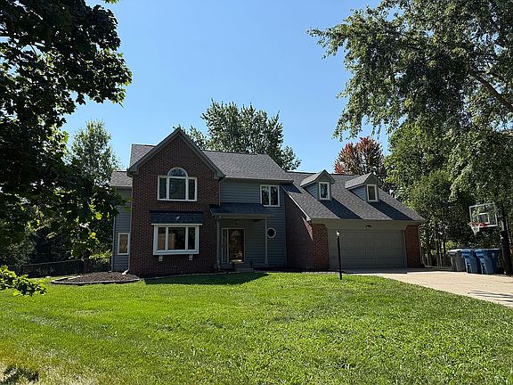 3rd image of 889 Bridle Cir