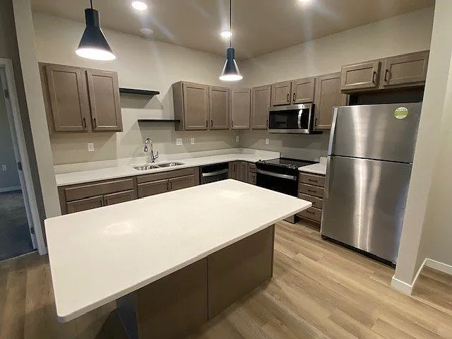 Carlson Place Apartments — Photo 7