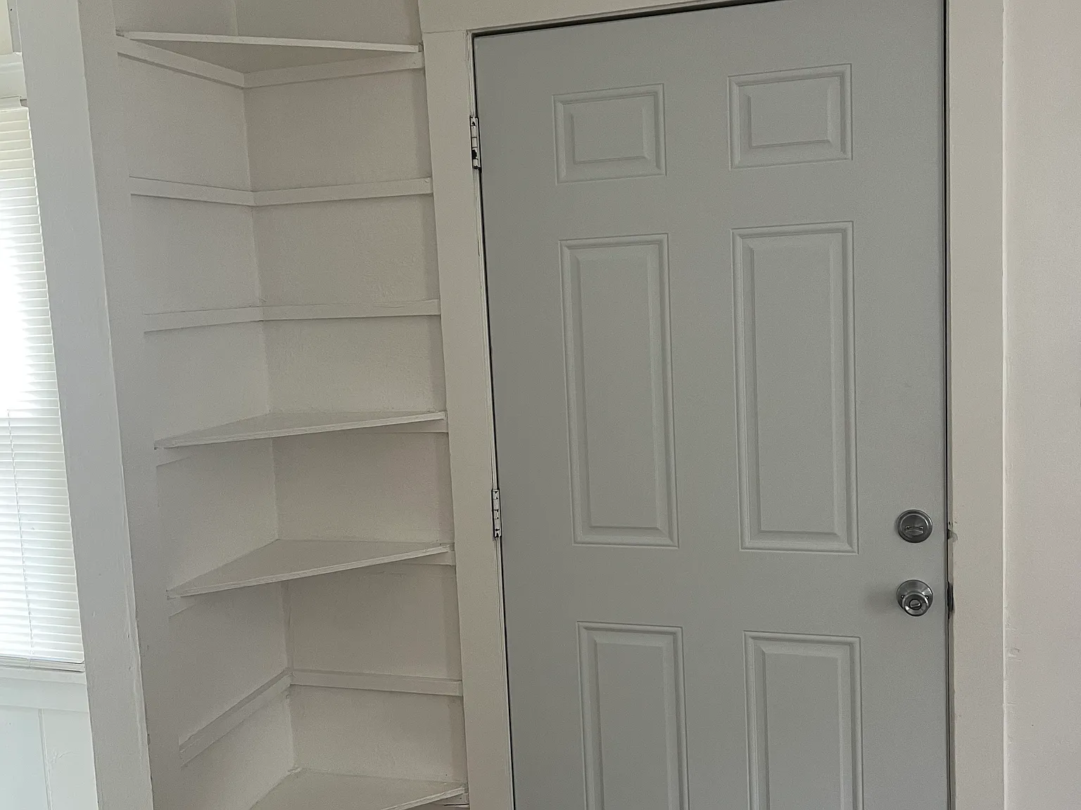 4 bed, 728 sqft, $1,500 — Photo 2