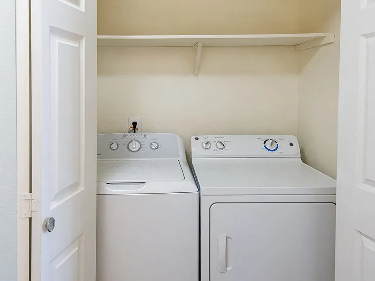 Chinook Park Apartment Homes — Photo 25