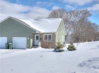 2 Rankine Ct, Oromocto, NB E2V0H2