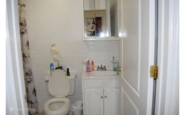 Rented by Douglas Elliman | media 29