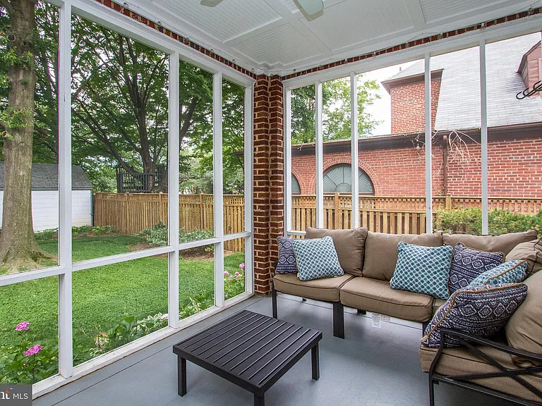 204 S Ivy St — Photo 22