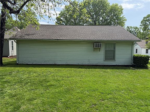 5th image of 210 S Scott Ave