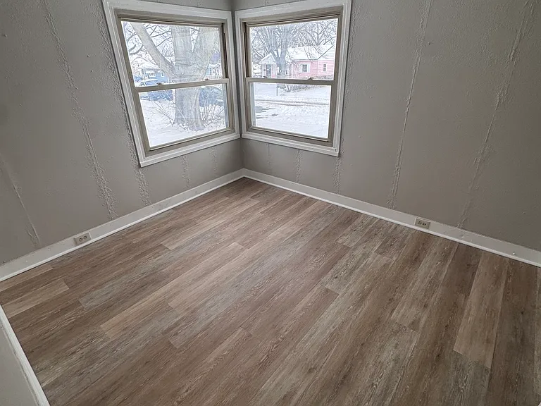 45 S Halloway St — Photo 2