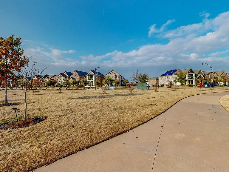 7524 Redondo Dr — Photo 35