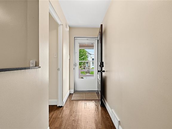 3rd image of 111 Marlin Dr E