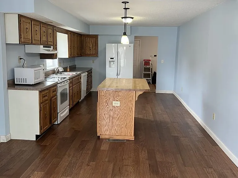 Kitchen and Dining space