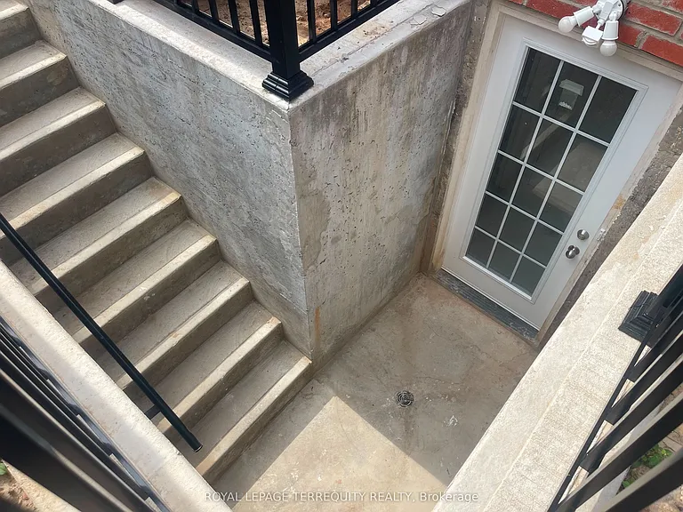 138 Cranston Ave — Photo 11