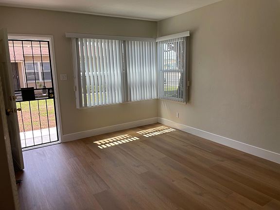3rd image of 4608 N Lakewood Blvd
