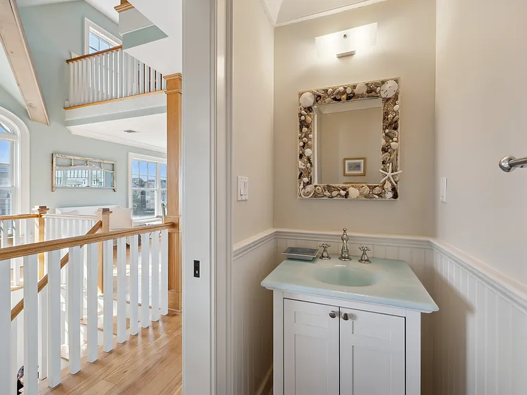 902 Dune Rd — Photo 17
