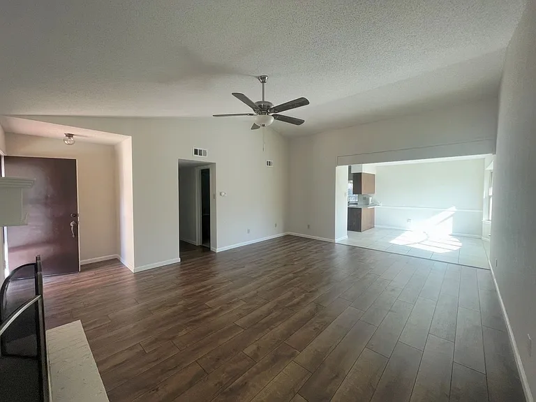 2201 Sage Ln — Photo 16