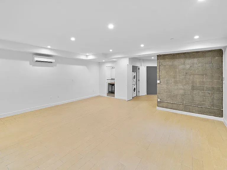252 S 3rd St #1 — Photo 16
