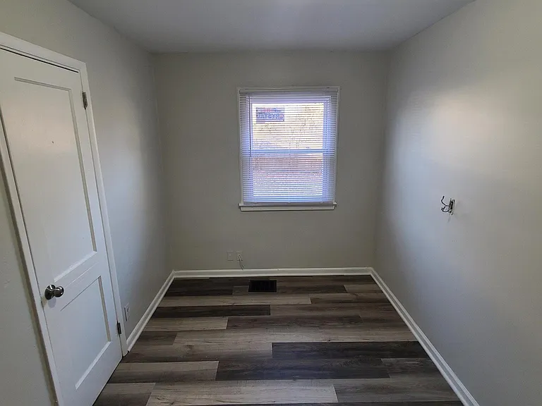 5961 N 42nd St — Photo 15