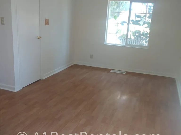 5349 Yosemite Blvd — Photo 12