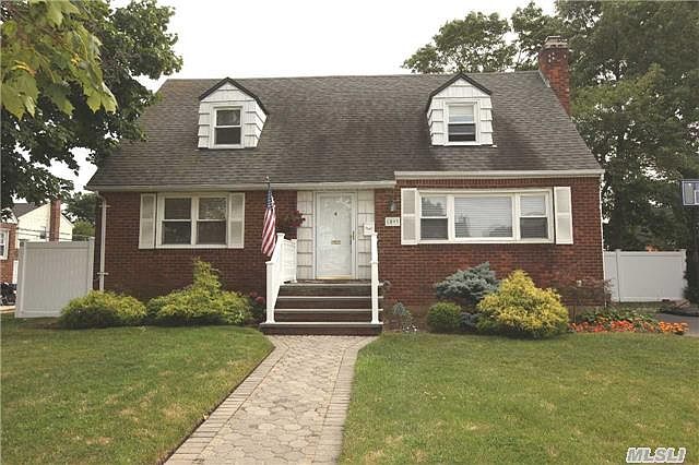 1st image of 1093 Park Ln N