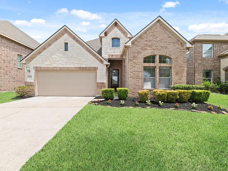 17314 Aldenwilds Ln — Photo 1