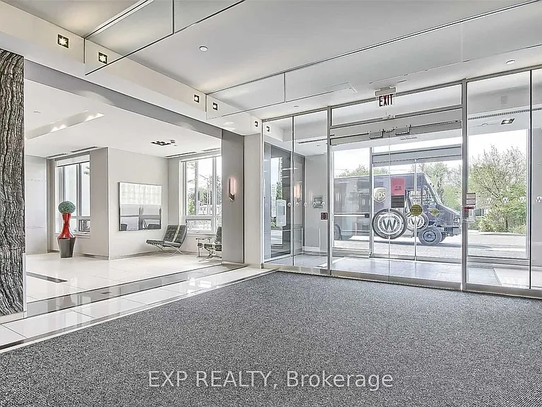 7167 Yonge St #523 — Photo 3