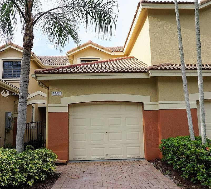 1st image of 4331 Vineyard Cir Unit 4331