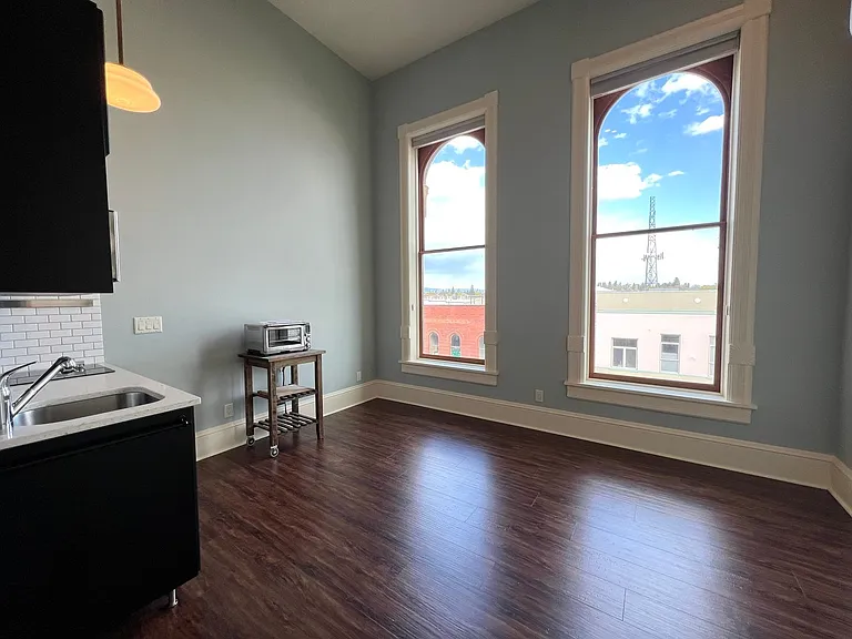 307 N Pearl St — Photo 8
