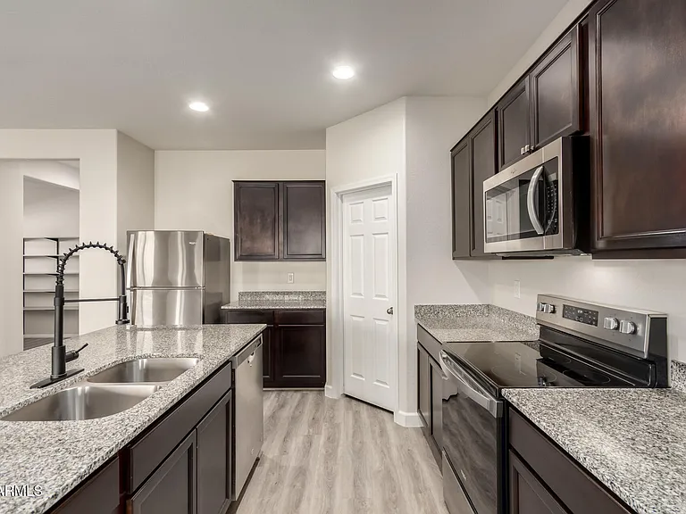 11204 W Mobile Ln — Photo 9