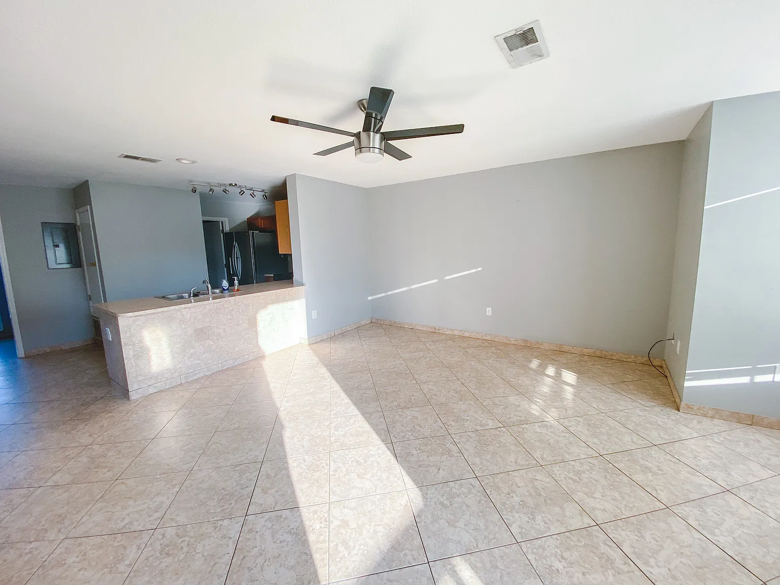 3 bed, 1500 sqft, $2,500 — Photo 4