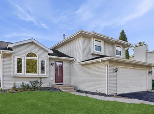 1424 Phoenix Ln, Joliet, IL 60431