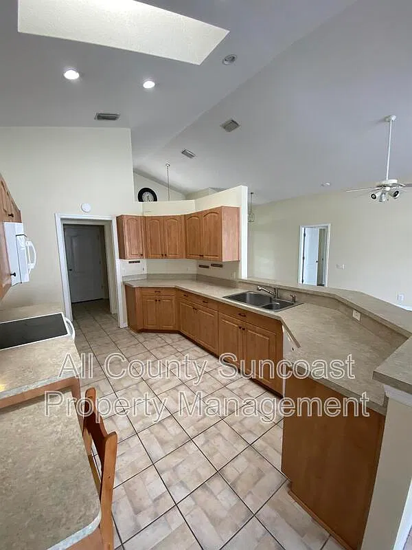 3 bed, 2.0 bath, $2,495 — Photo 3