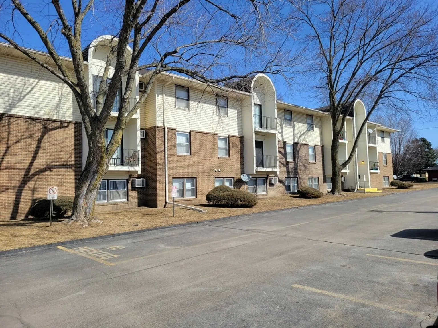Belmont Park Apartments — Photo 3