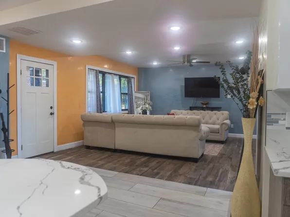 4 Highview Road image 2 of 20