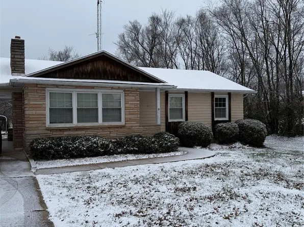 612 W 4th St, Dixon, MO 65459