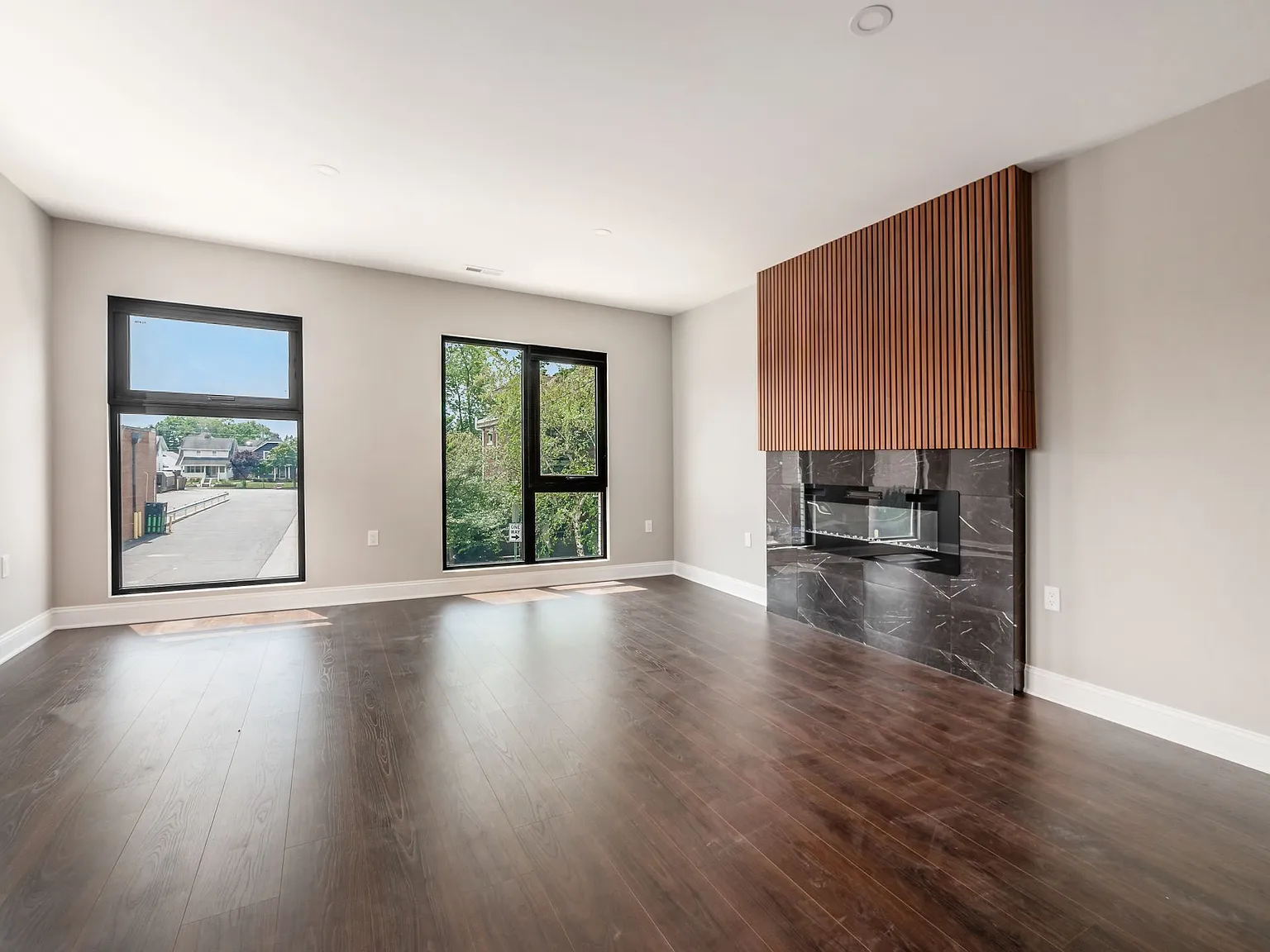 3 bed, 3.5 bath, 1800 sqft, $3,000 — Photo 2