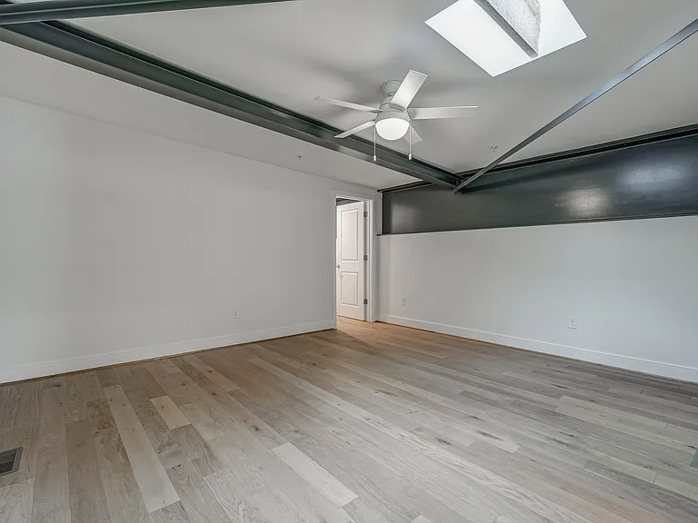 4028 Macarthur Ave #5 — Photo 14