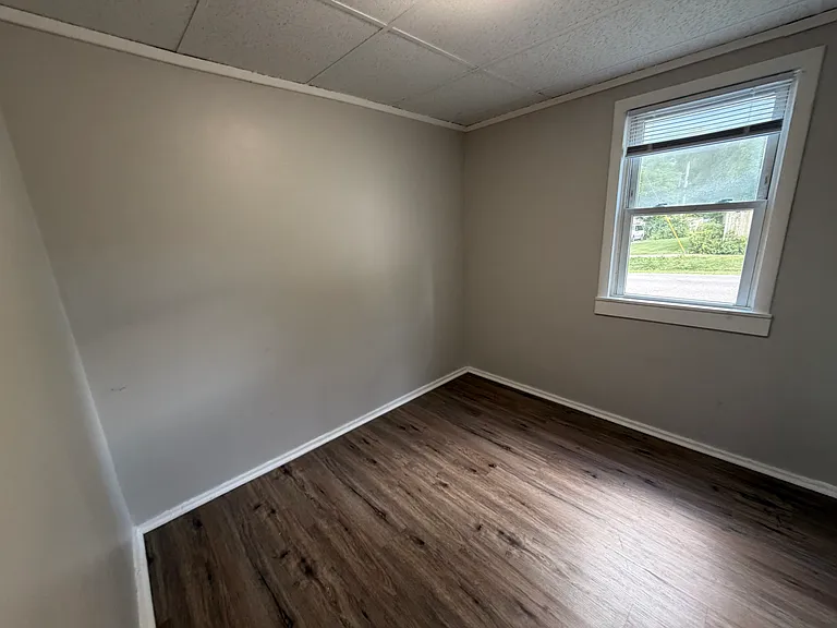 308 E Walnut St #8 — Photo 2