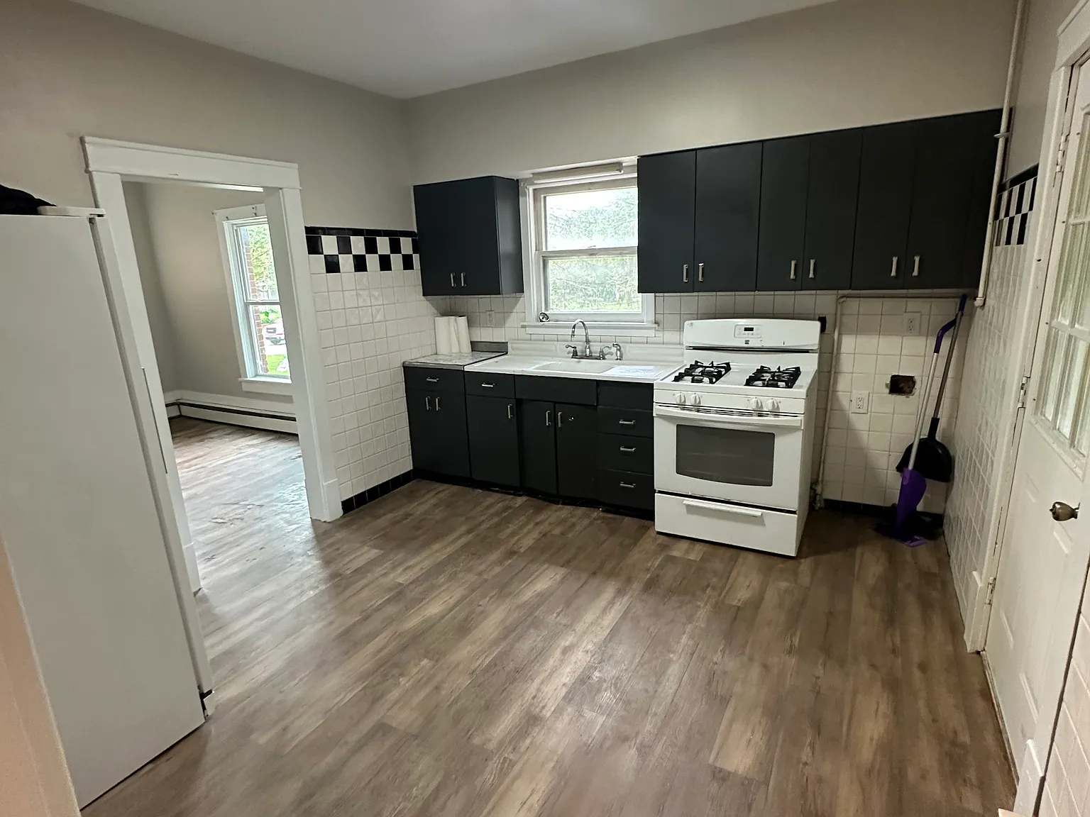 2 bed, 1200 sqft, $1,100 — Photo 3