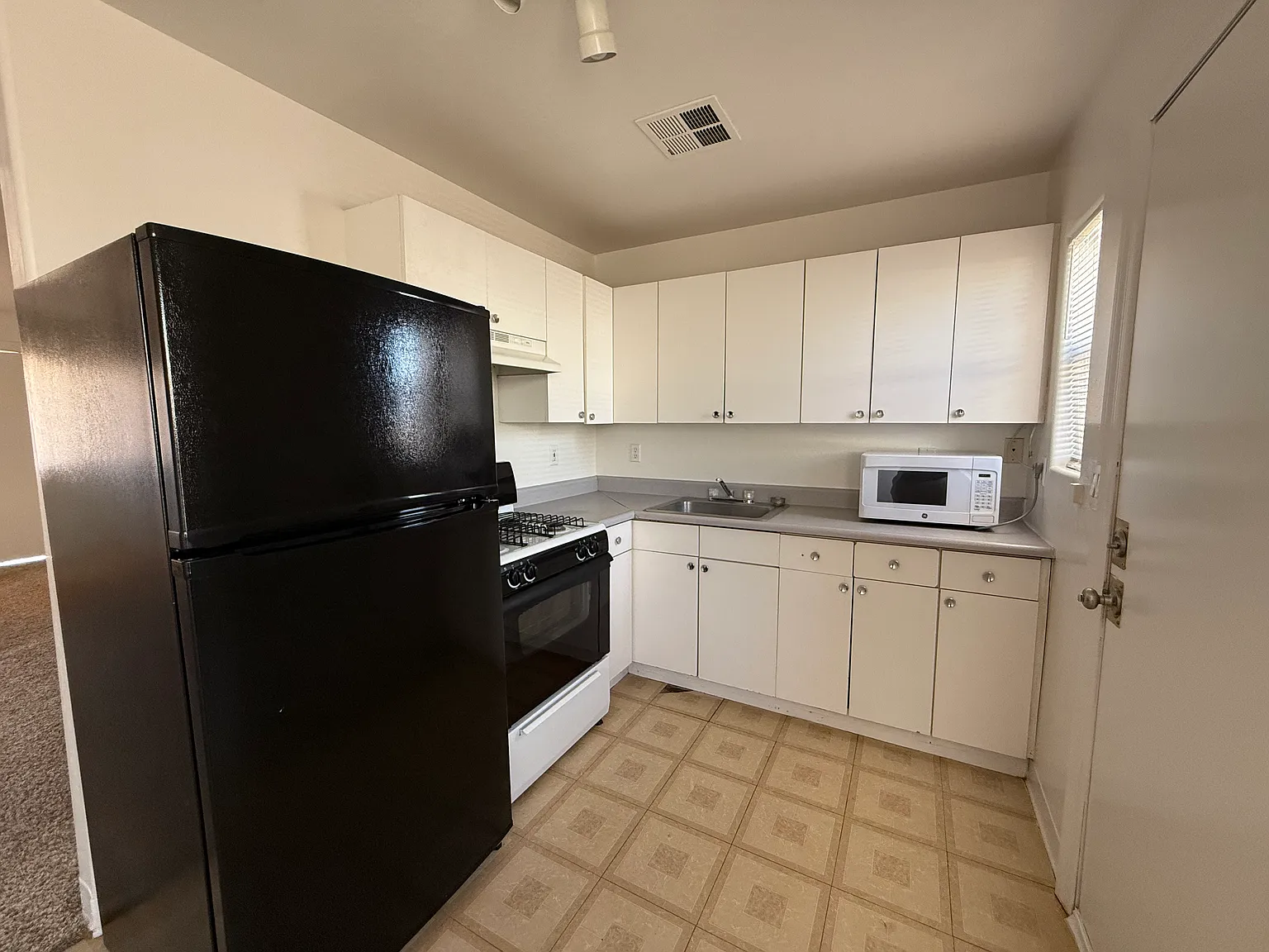 1 bed, 650 sqft, $900 — Photo 4