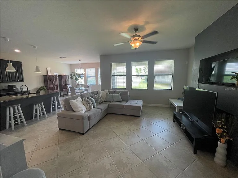 1596 Ludington Ave — Photo 13