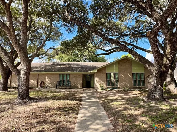 303 Birchwood Dr, Victoria, TX 77901