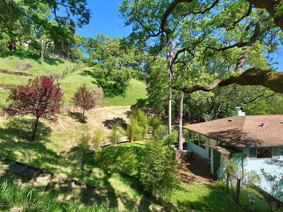 1st image of 4 Oak Springs Dr