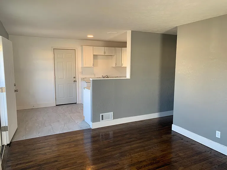 4011 Fort St — Photo 3