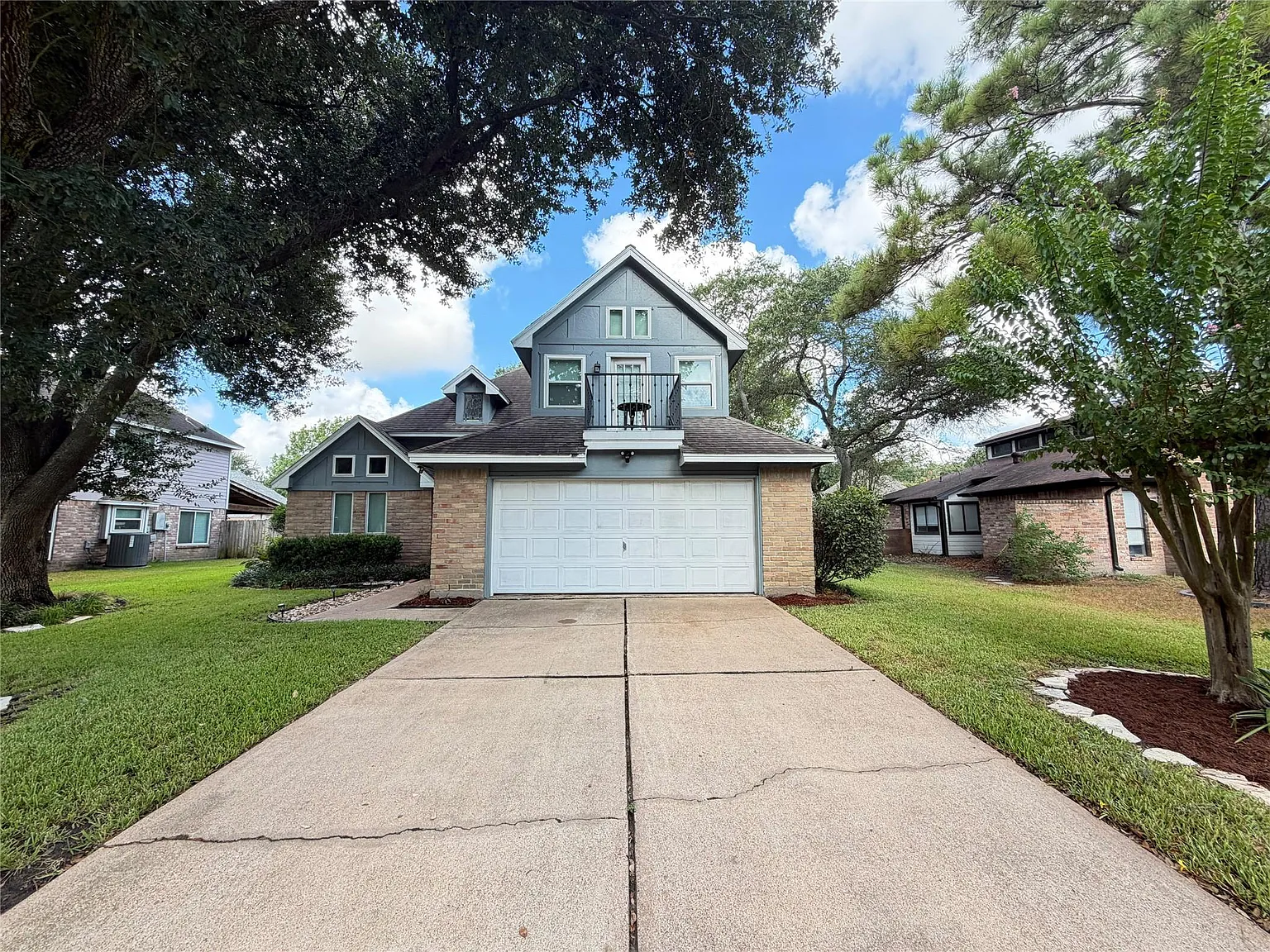 3 bed, 2.0 bath, 1883 sqft, $1,975 — Photo 1