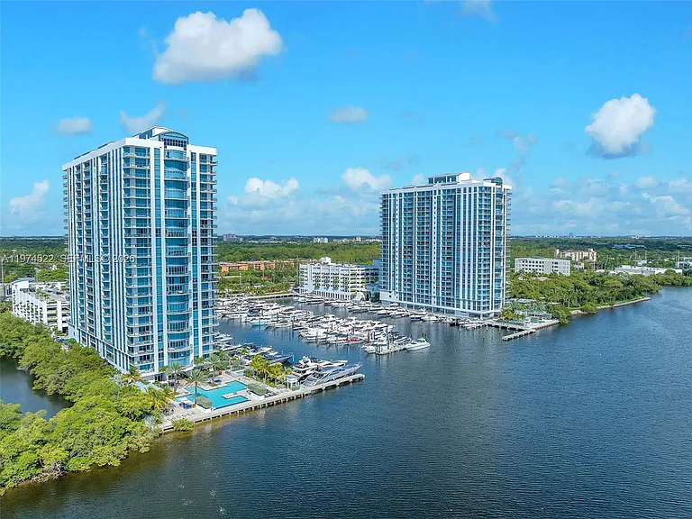 17111 Biscayne Blvd #411 — Photo 41