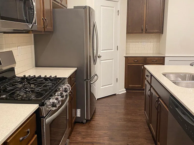 1113 Epiphany Rd — Photo 10