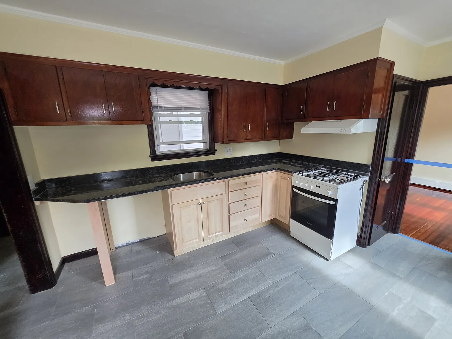 2 bed, 800 sqft, $1,995 — Photo 4