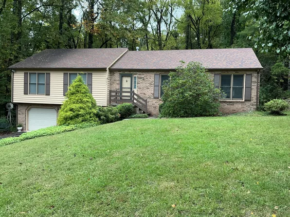 7414 Carriage Hills Dr, Roanoke, VA 24018