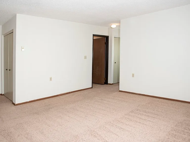 Laurel Place Apartments — Photo 37