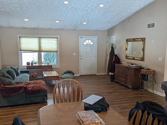 3rd image of 10891 Pleasant Renner Rd